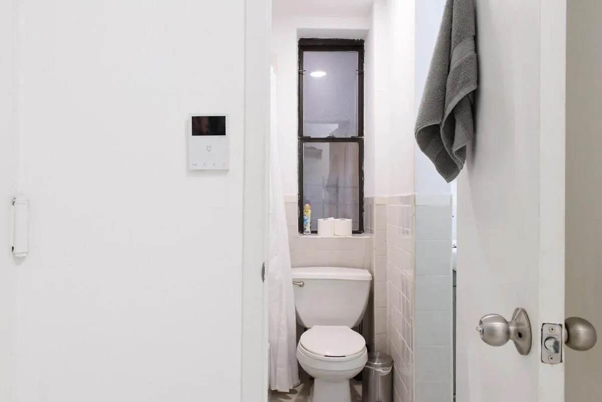 428-3R Spacious 2Br Newly Furnished New York Apartment